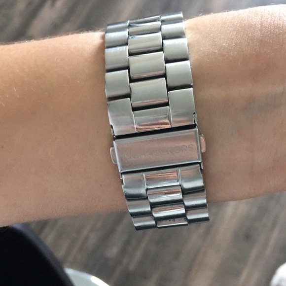 Michael Kors silver oversized watch - Picture 6 of 8